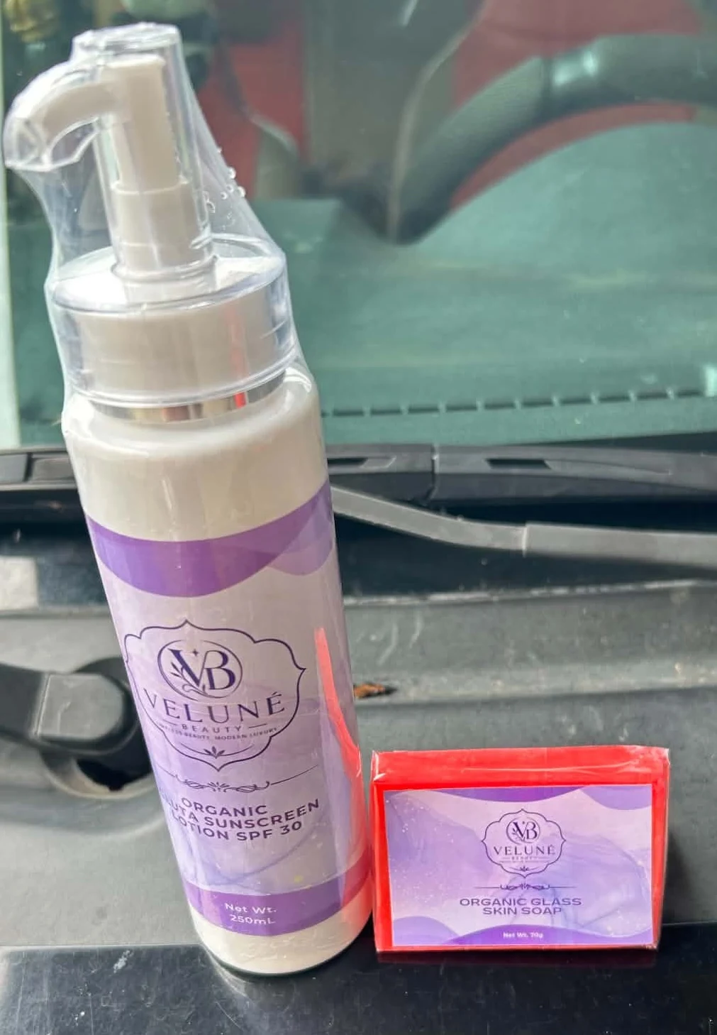Veluné Beauty customer product delivery